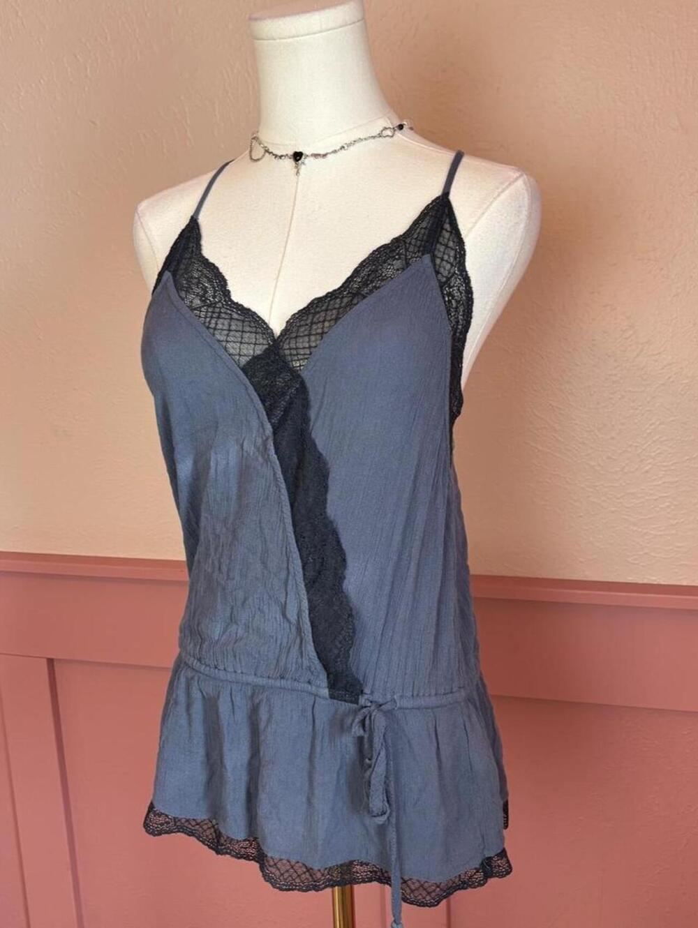 American Eagle lace peplum cami top sz medium blue grey boho fairy 2000s